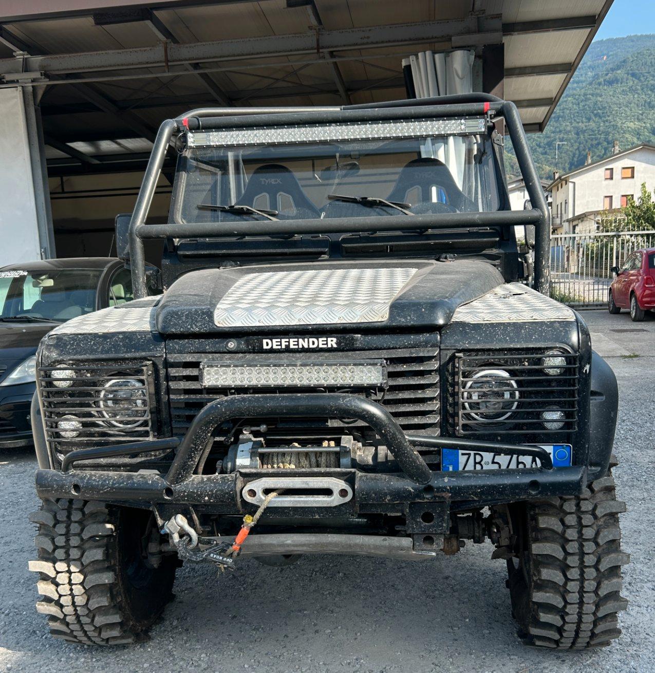 LAND ROVER DEFENDER 90 PICK-UP