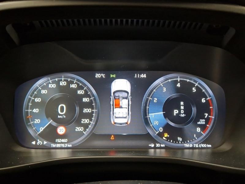 VOLVO XC40 T3 automatico Momentum Pro