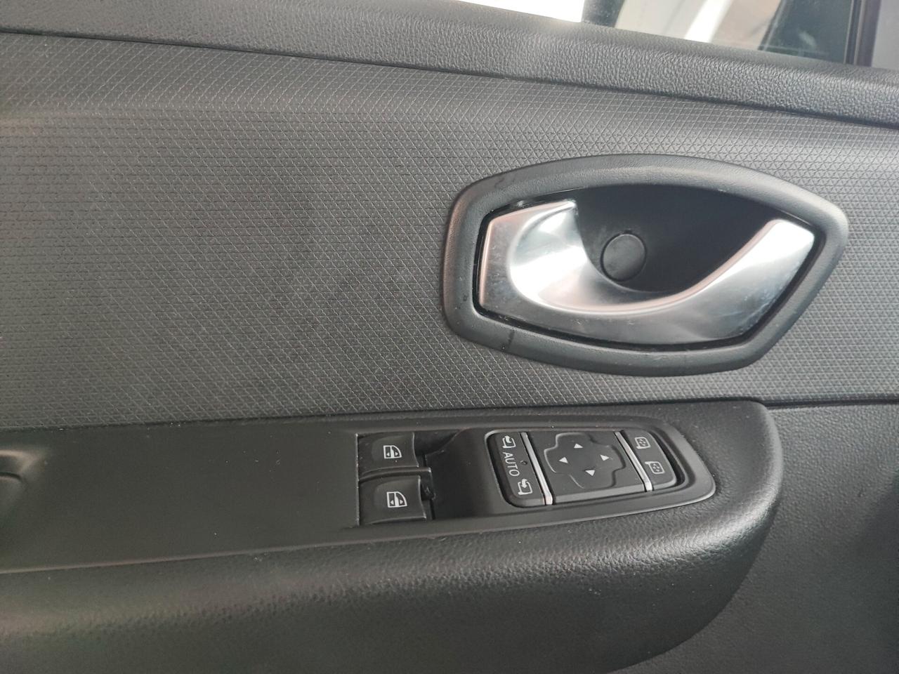 Renault Clio TCe 12V 75 CV 5 porte Moschino Intens