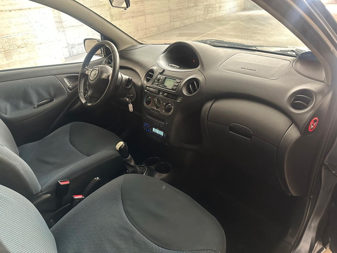 Toyota Yaris 1.0i 16V cat 5 porte Sol