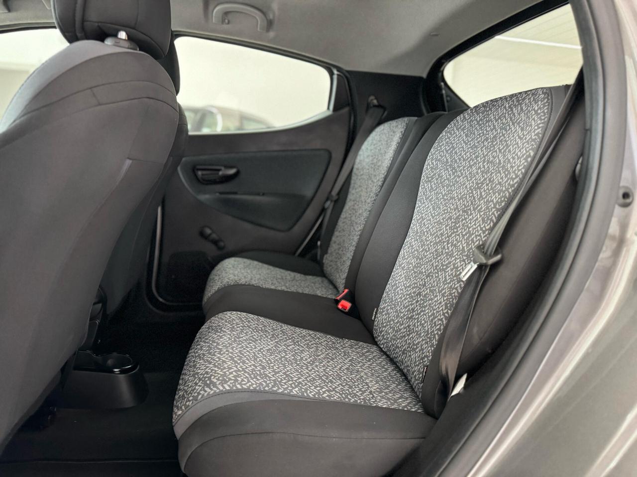 Lancia Ypsilon 1.0 FireFly 5 porte S&S Hybrid Silver