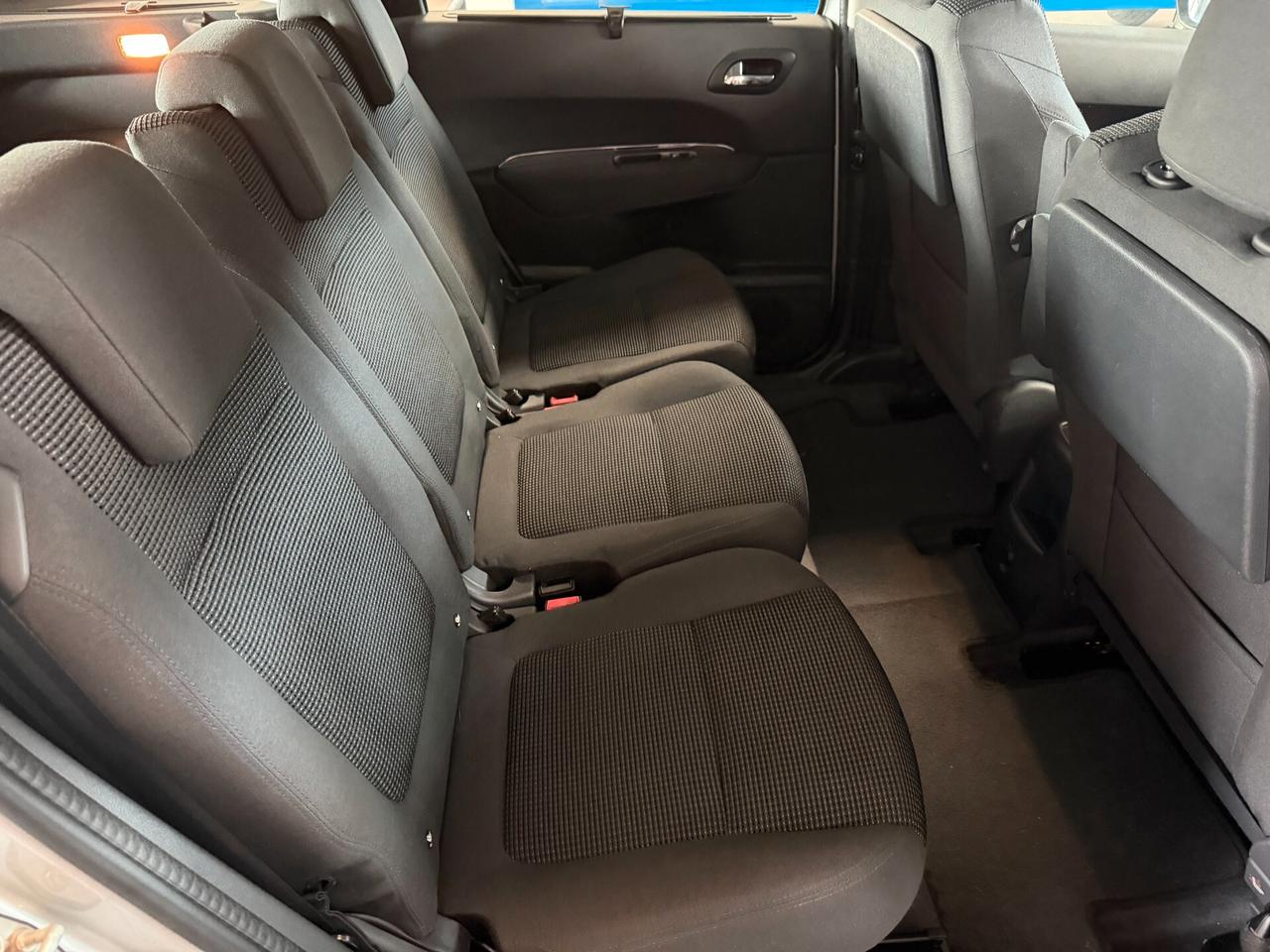 Peugeot 5008 Business 7 POSTI