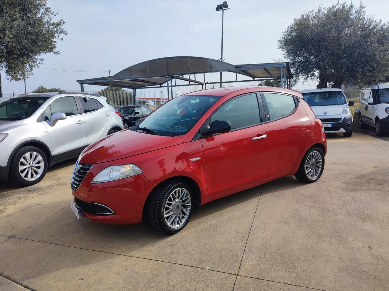 Lancia Ypsilon 1.2 69 CV 5 porte Gold