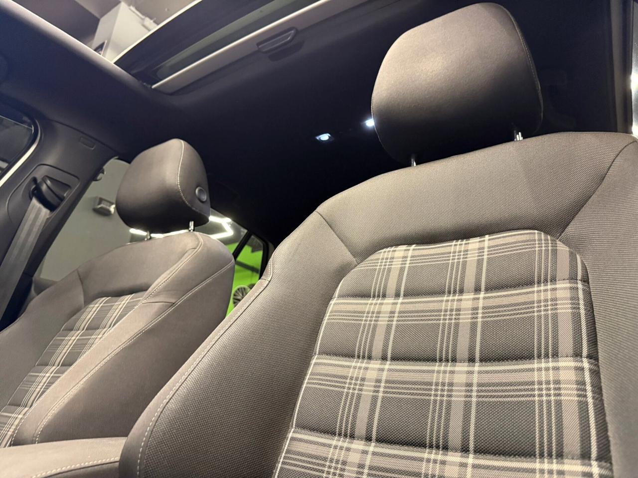 Volkswagen Golf 2.0 GTD TDI DSG CON TETTO 5p. Highline BlueMotion Technology