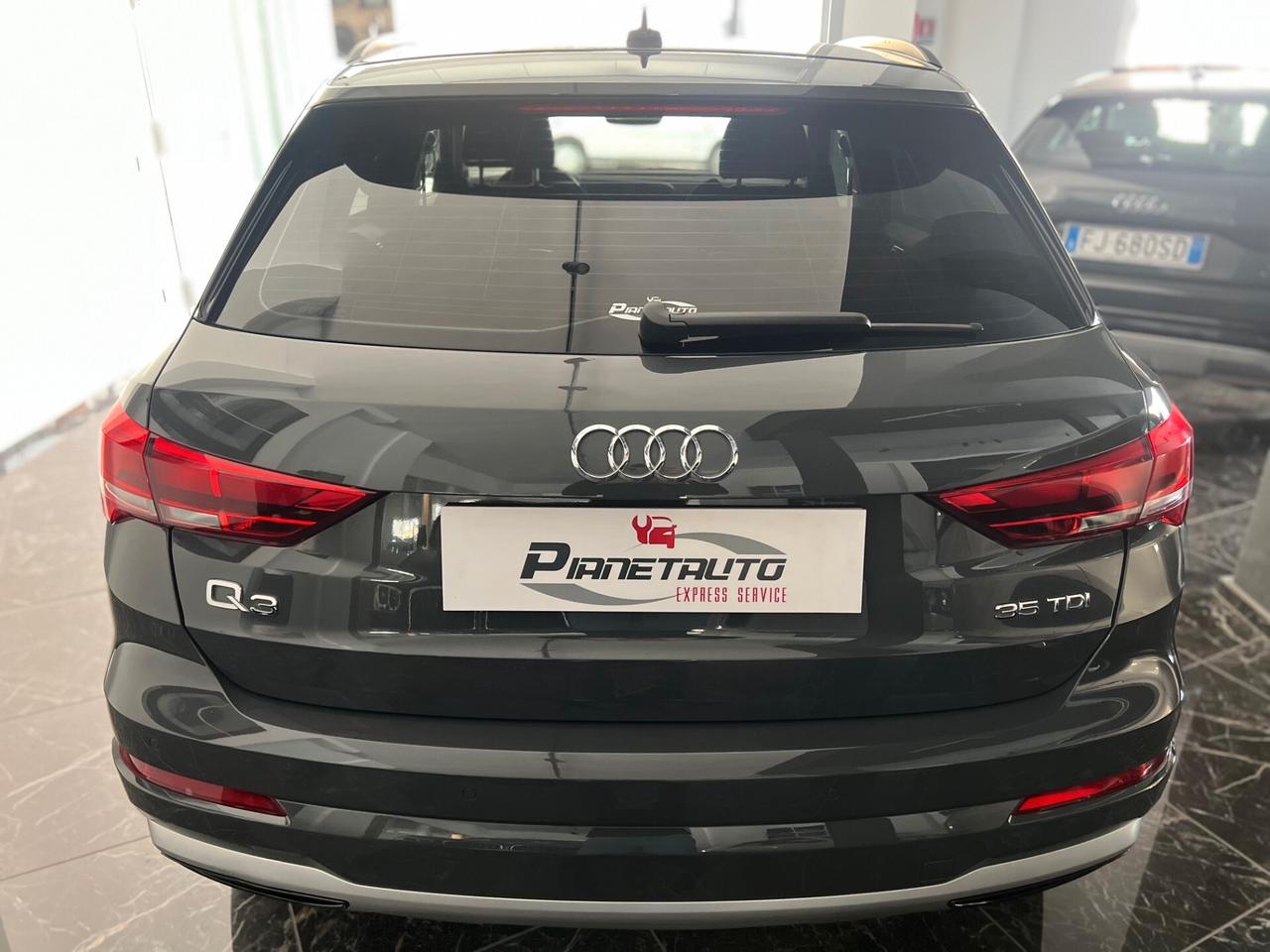 Audi Q3 35 2.0 tdi 150cv Business s-tronic LED/NAVI/18;