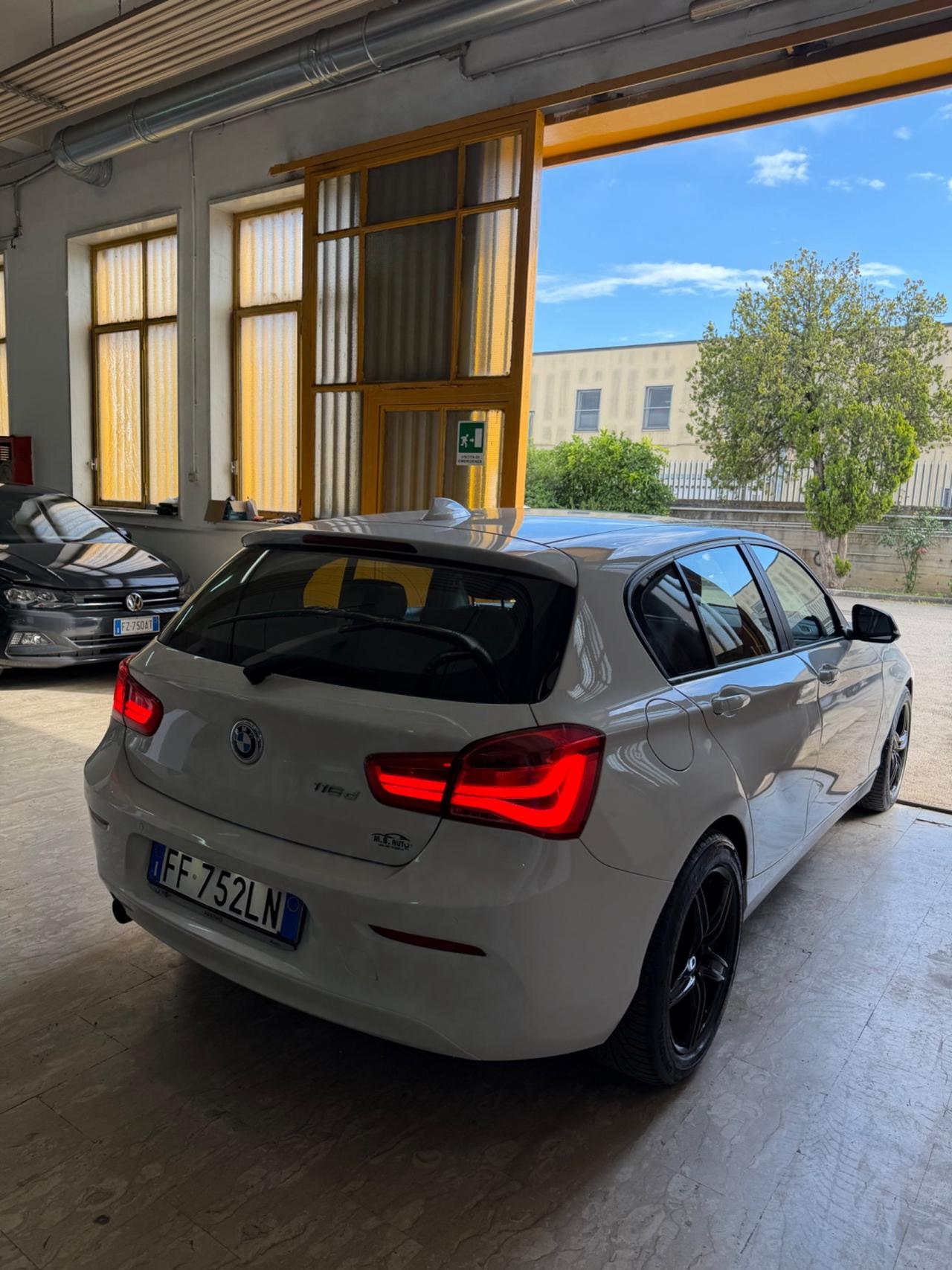 Bmw 116d 2016 5p. Urban