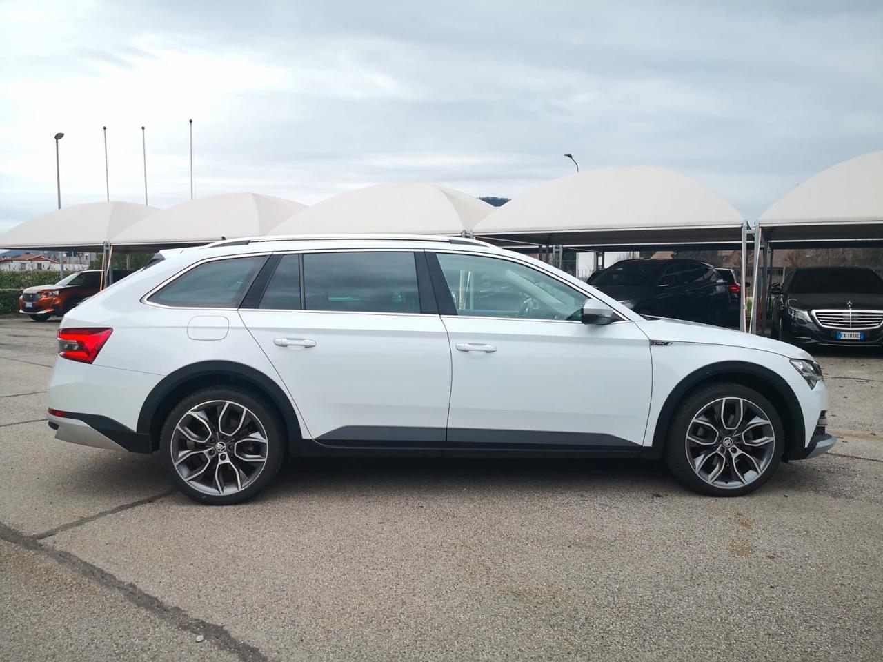 Skoda Superb 2.0 TDI 190 CV SCR DSG 4x4 Wagon Scout