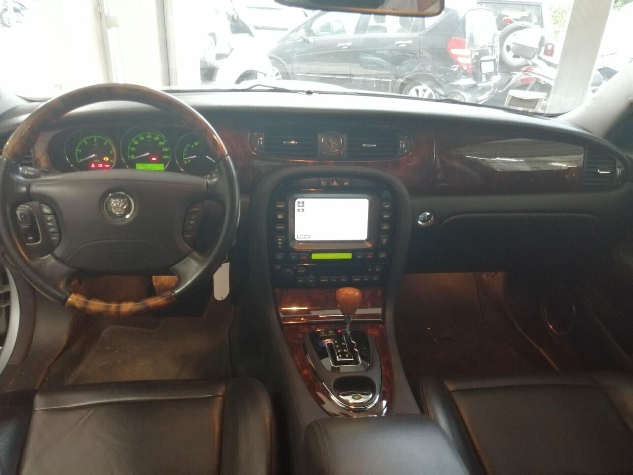 Jaguar XJ 2.7 D V6 cat Executive