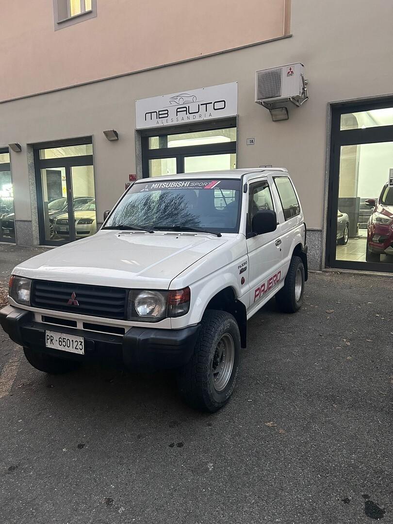 Mitsubishi Pajero iscirtto ASI con gancio traino