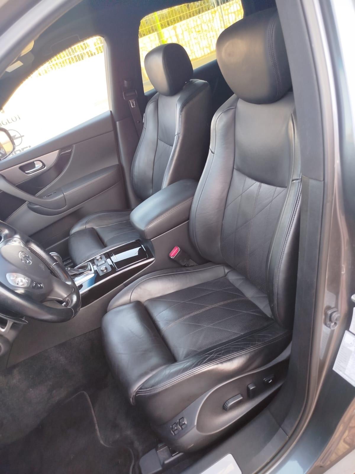 Infiniti QX70 3.0 diesel V6 AT S Premium