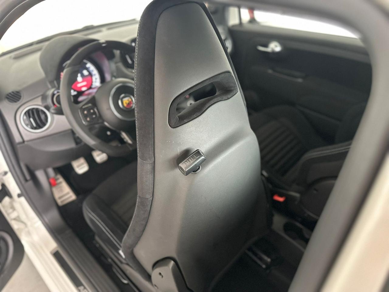 Abarth 695 1.4 180 CV KM0 2023