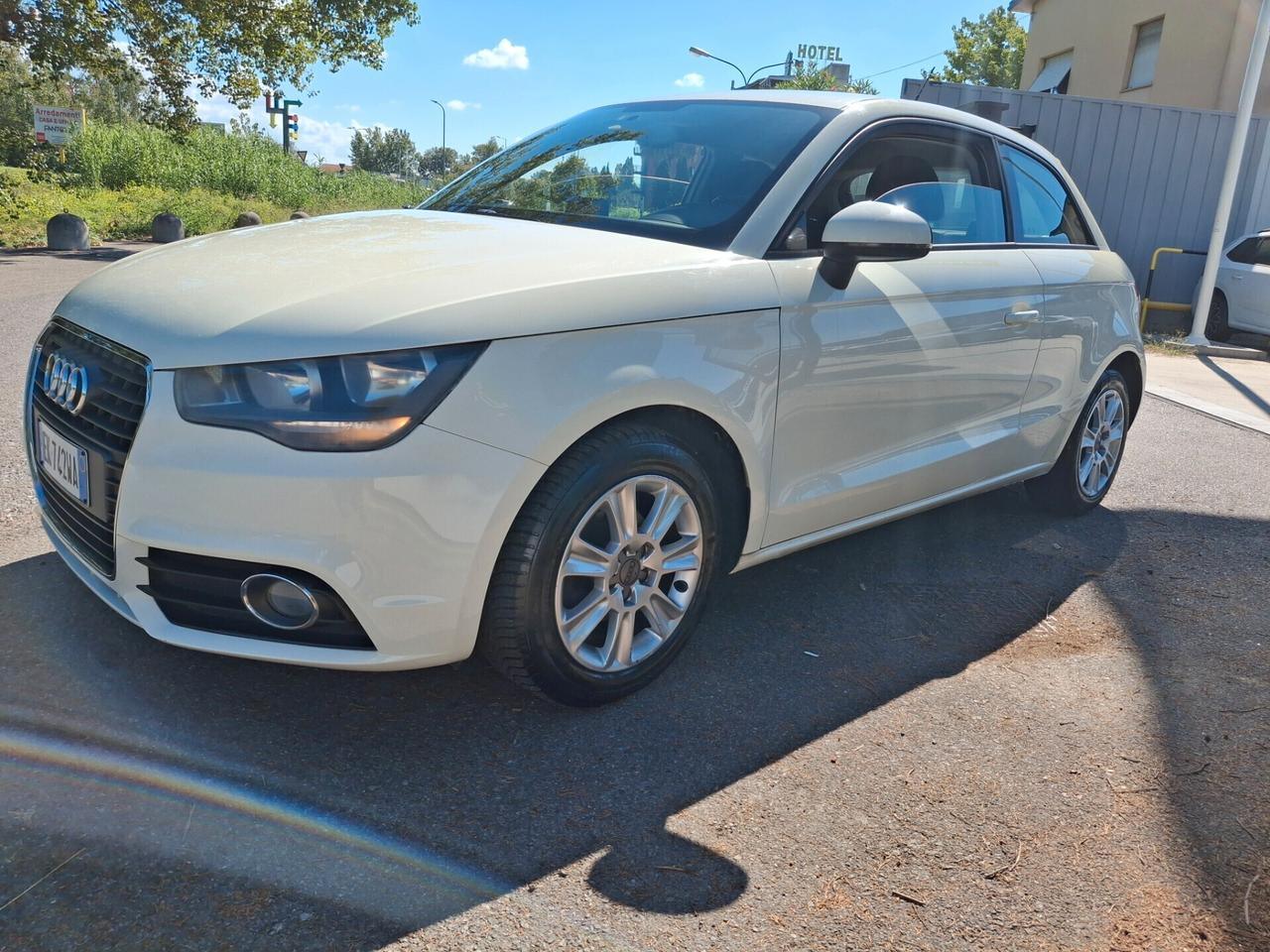 Audi A1 1.6 TDI Attraction-DIESEL-