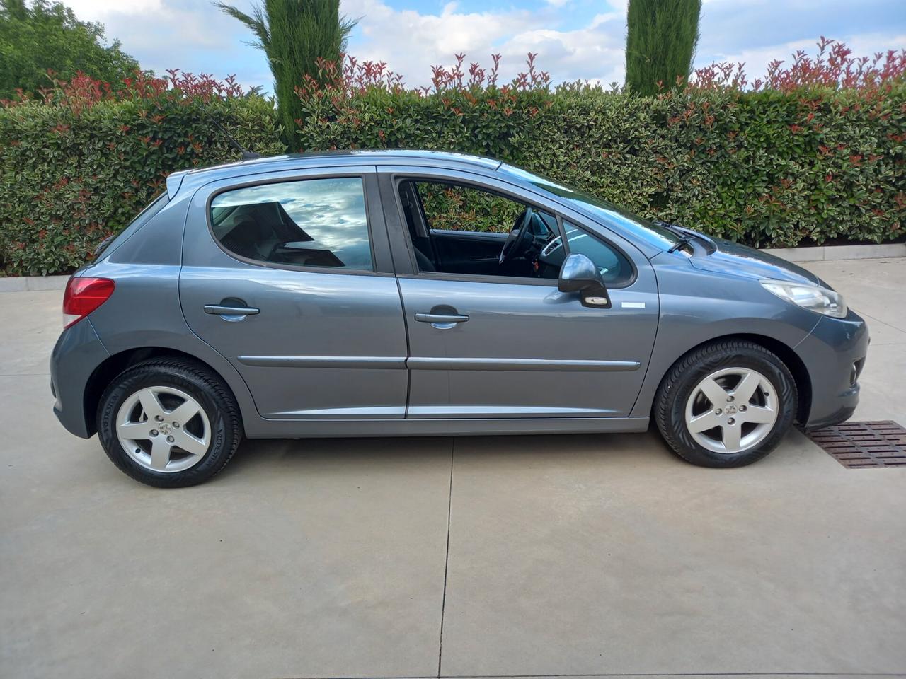 Peugeot 207 1.4 HDi 70CV 5p. Millesim 200