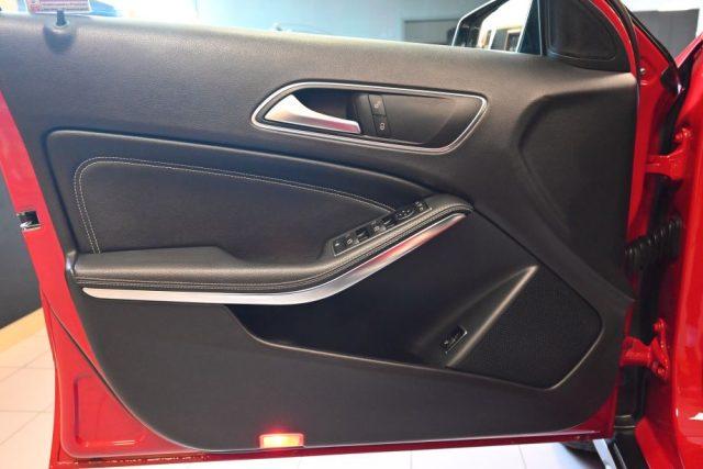 MERCEDES-BENZ GLA 200 PREMIUM AMG AUTO TETTO CAM PELLE LED 19"STRAFULL!!