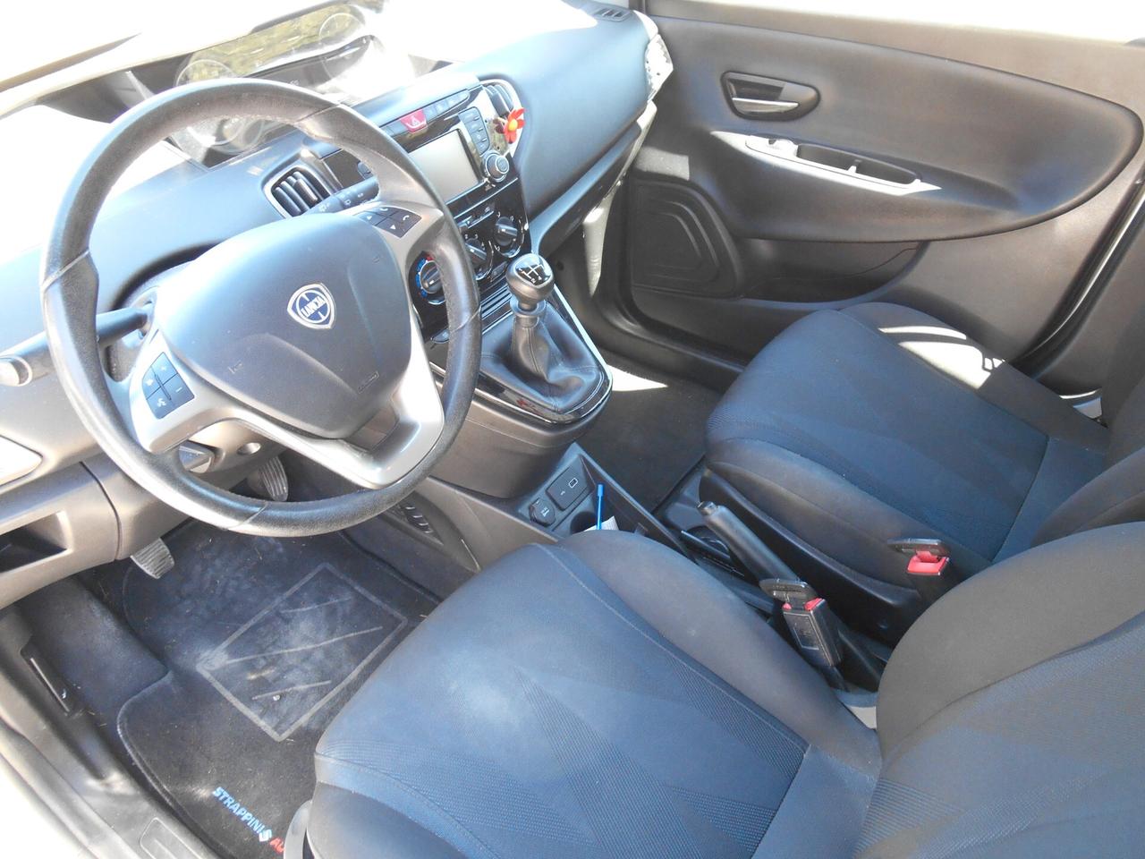 Lancia Ypsilon 1.2 69 CV 5 porte S&S KM.43.000 UNICO PROPRIETARIO OK NEOPATENTATI