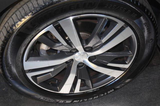 PEUGEOT 3008 BlueHDi 130 EAT8 Allure Pack