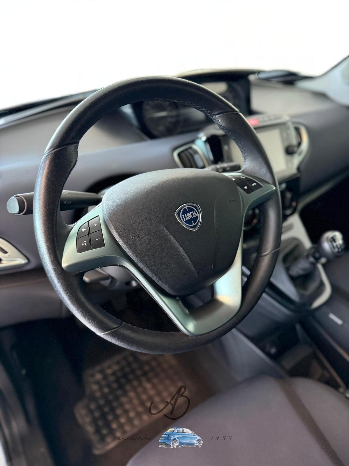 Lancia Ypsilon 1.0 FireFly 5 porte S&S Hybrid Platino