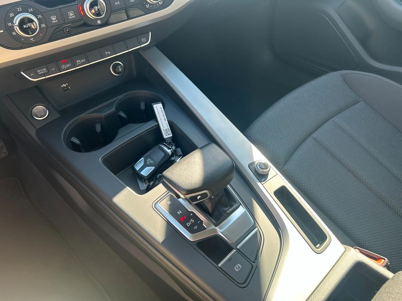 AUDI A4 Avant 30 2.0TDI 136CV S-Tronic Business