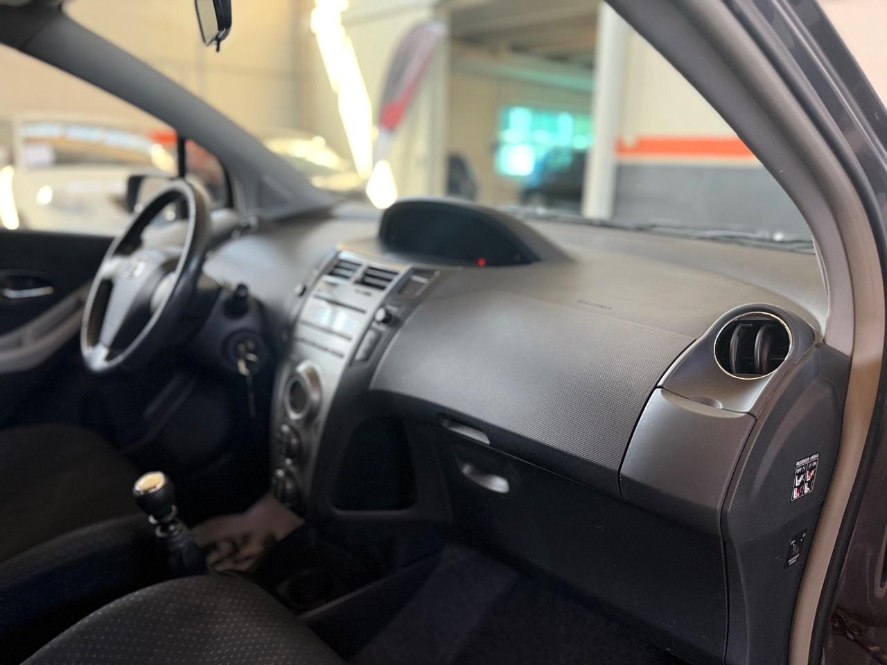 Toyota Yaris 1.3 5 porte Sol NEOPATENTATI