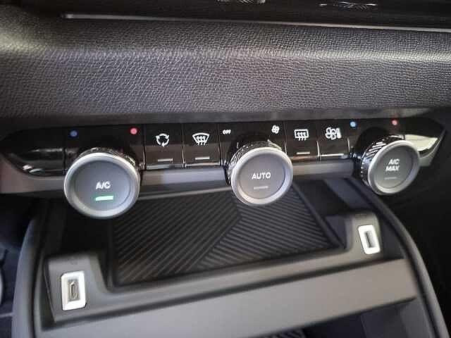 Citroen C4 motore elettrico 136 CV Shine