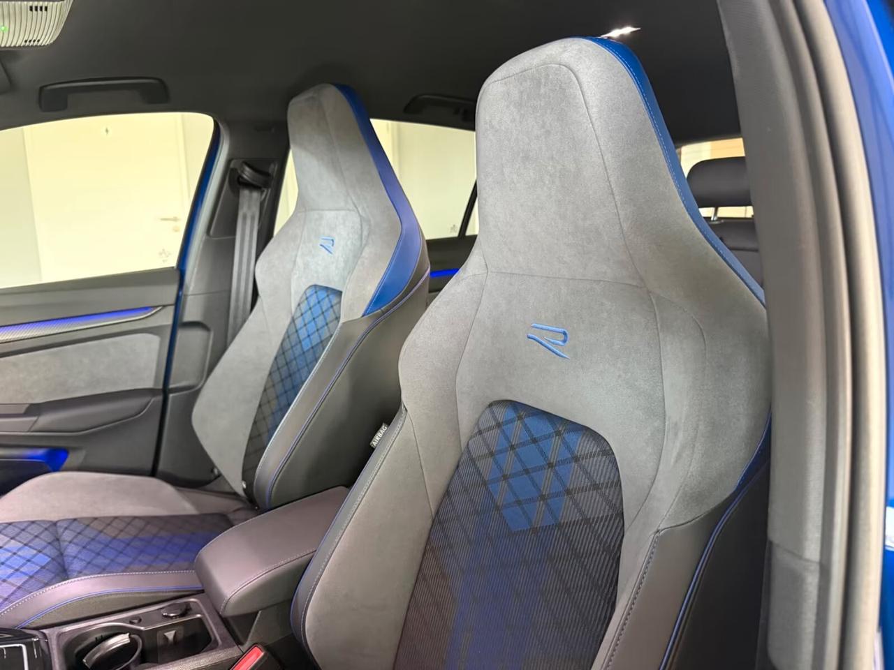 Volkswagen Golf VIII 8 R 4Motion Matrix