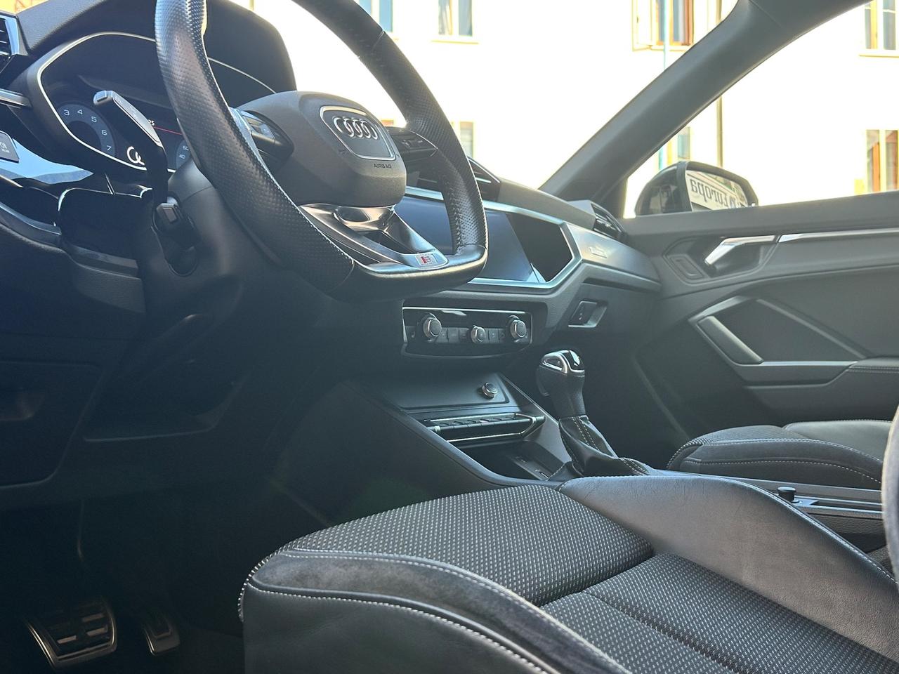 Audi Q3 40 TFSI quattro S tronic S line edition
