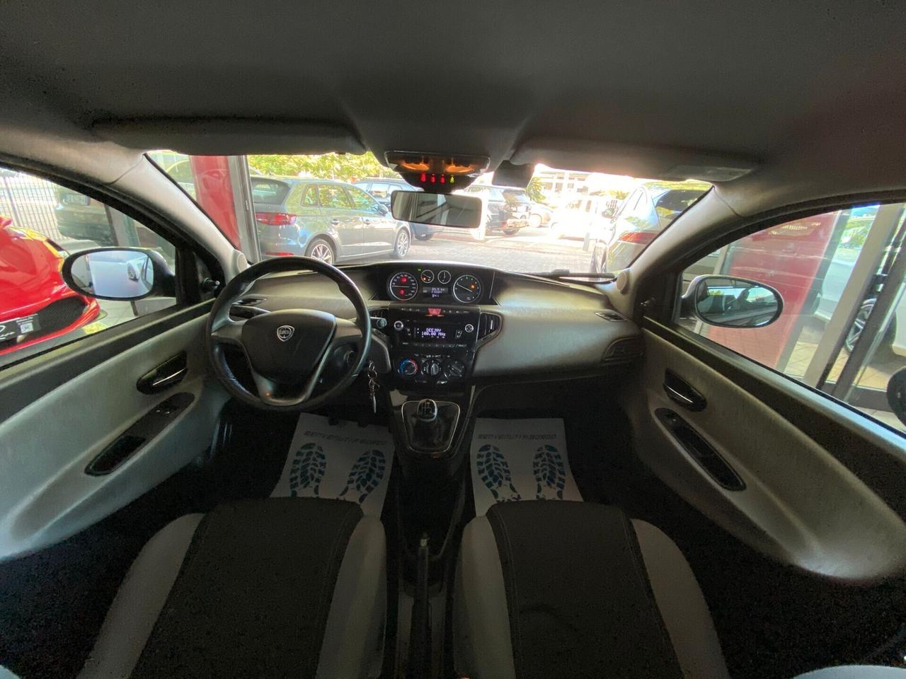 Lancia Ypsilon 1.2 69 CV 5 porte S&S Platinum