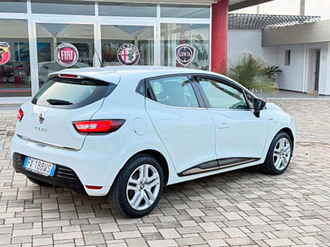 Renault Clio dCi 8V 75 CV 5 porte Moschino Life