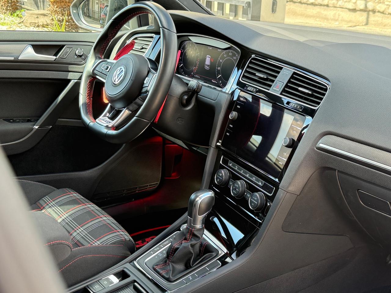 Volkswagen Golf GTI 2.0 TSI BlackStyle
