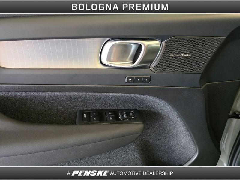 Volvo XC40 B3 automatico Plus Dark