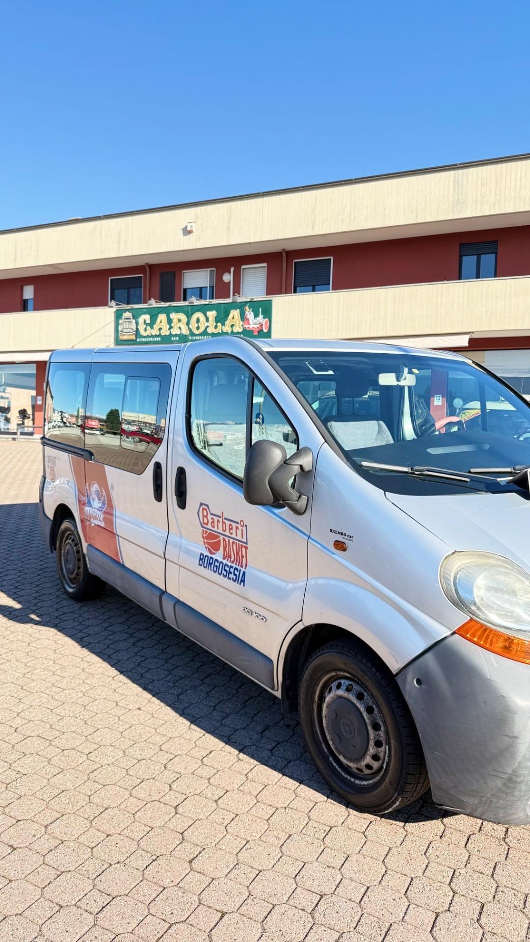 RENAULT TRAFIC 9 POSTI