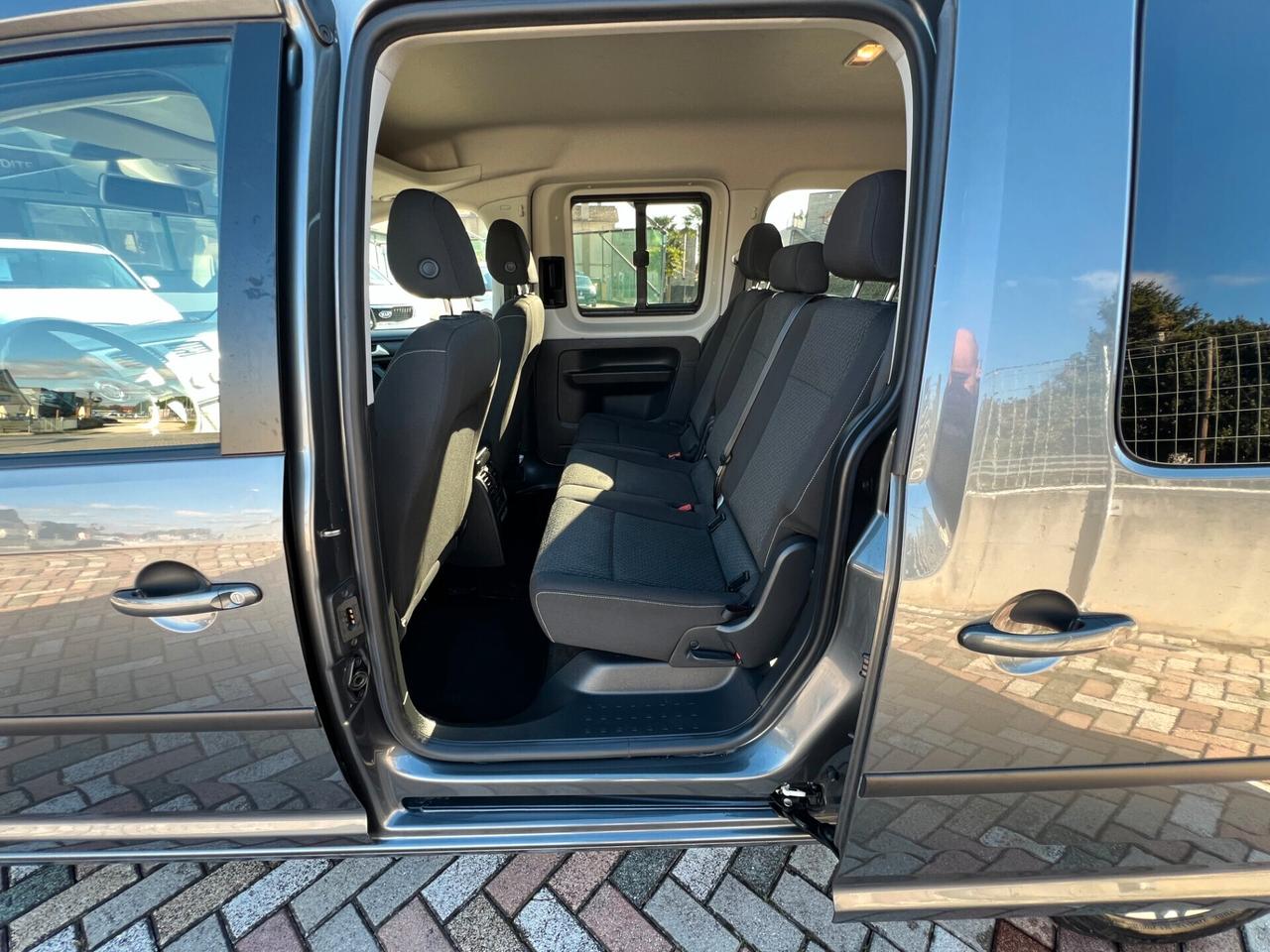 Volkswagen Caddy 2.0 TDI 102 CV DSG Plus Maxi 7 posti