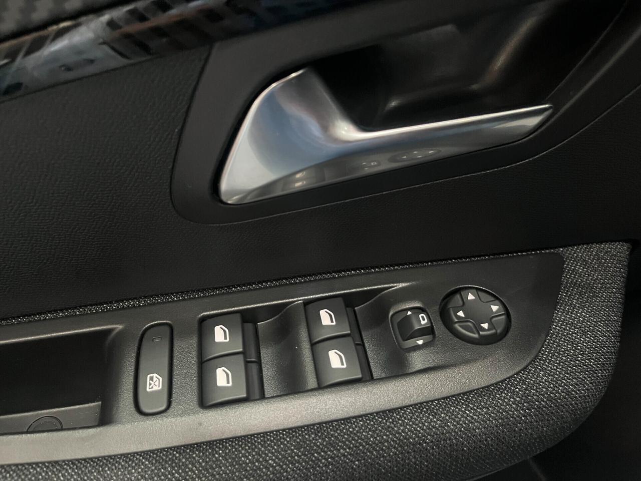 Peugeot 208 1.2 Hybrid E-DCS6 Automatica 100cv Style ITALIANA