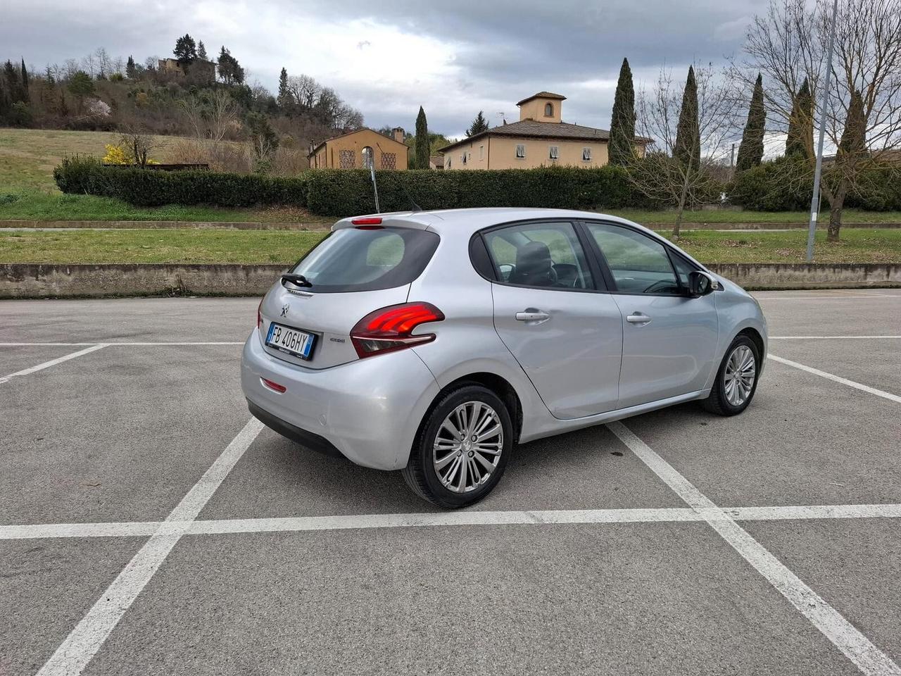 Peugeot 208 BlueHDi 75 5 porte Allure