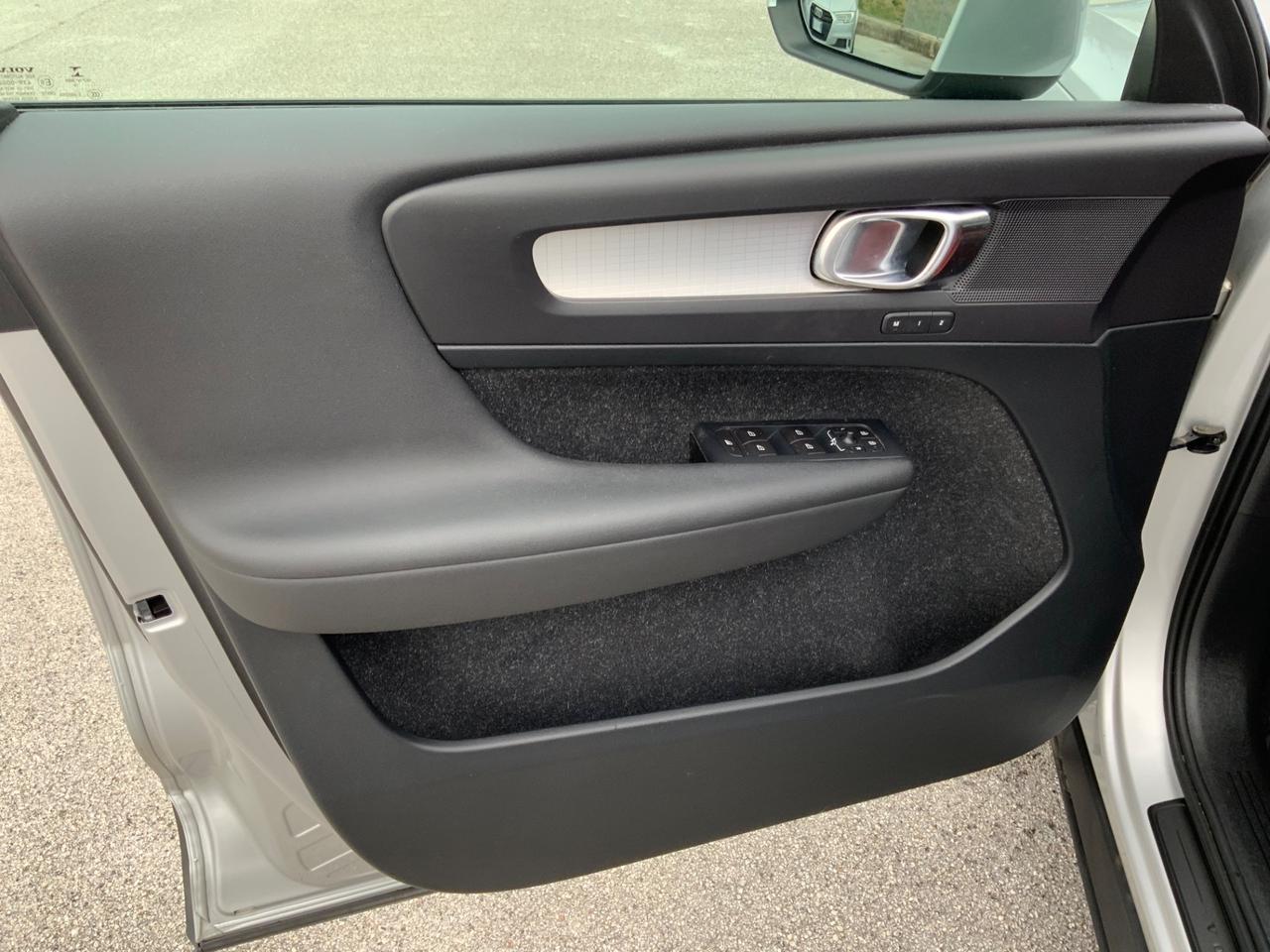 Volvo XC40 D4 AWD Geartronic Momentum