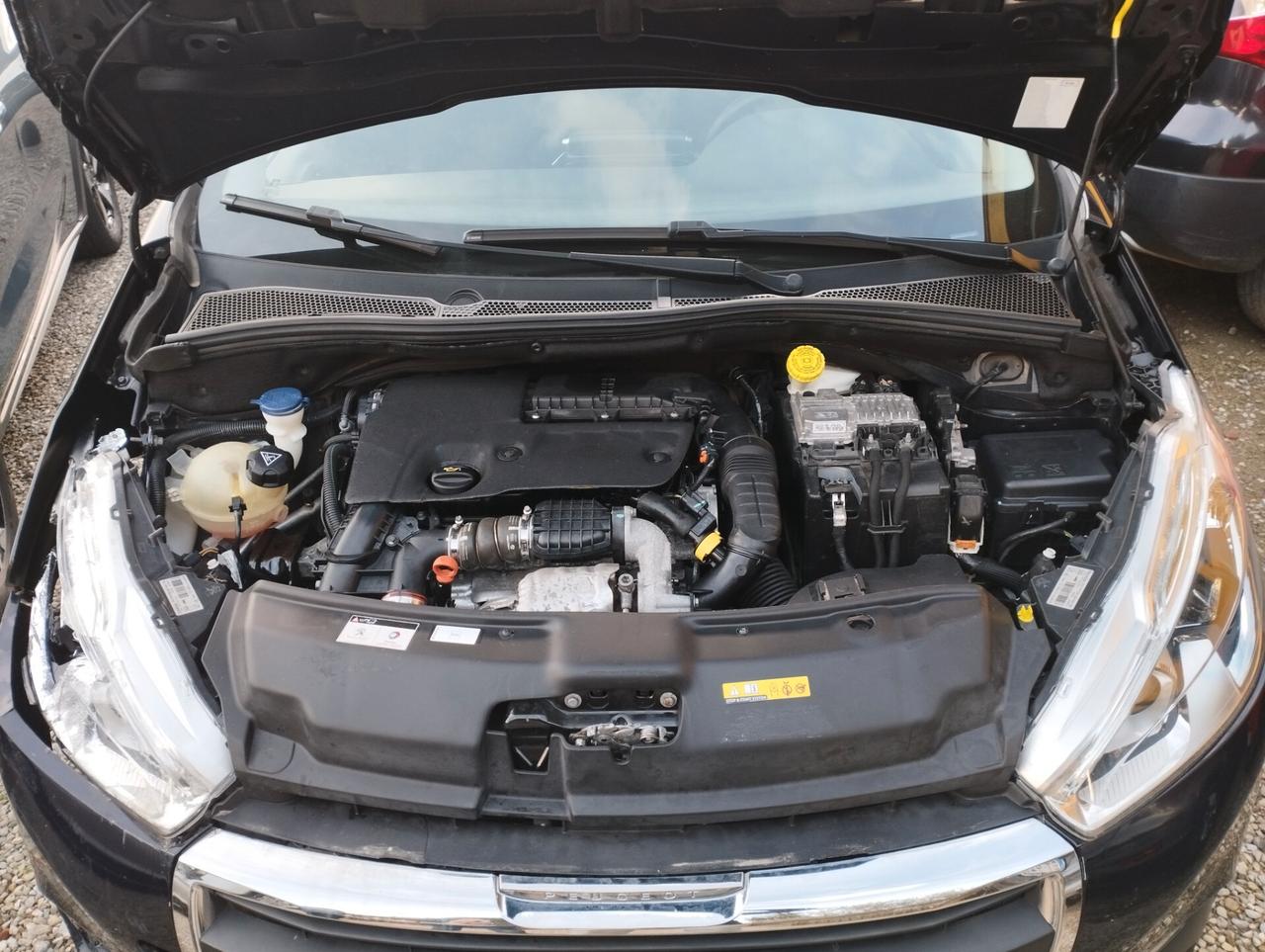 Peugeot 208 BlueHDi 75 5 porte Incidnetata/Sinistrata