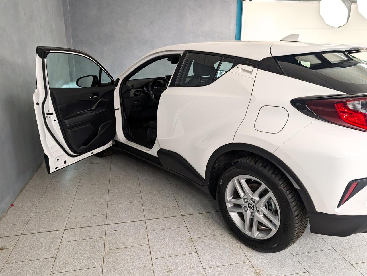 Toyota C-HR 1.8 Hybrid e-cvt Business