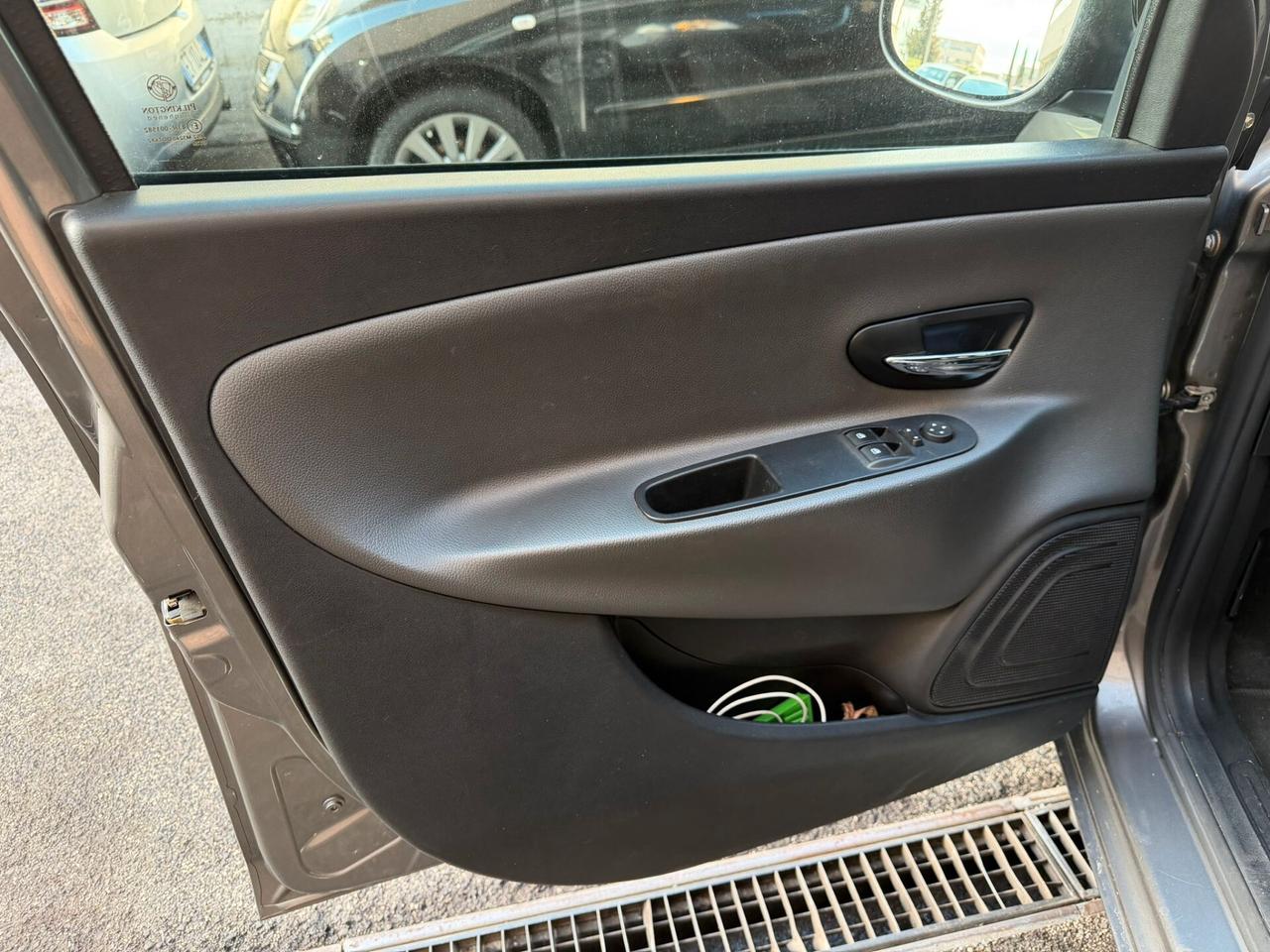 Lancia Ypsilon 0.9 TwinAir 85 CV 5 porte S&S Platinum