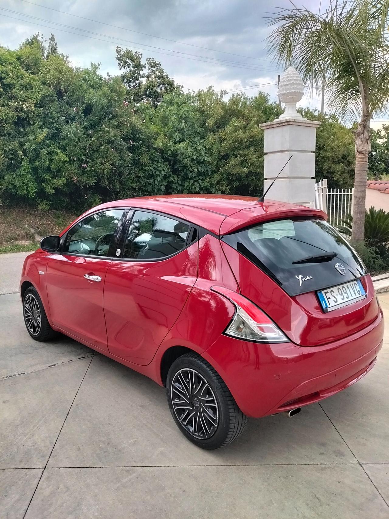 Lancia Ypsilon 1.2 69 CV 5 porte GPL Ecochic Platinum