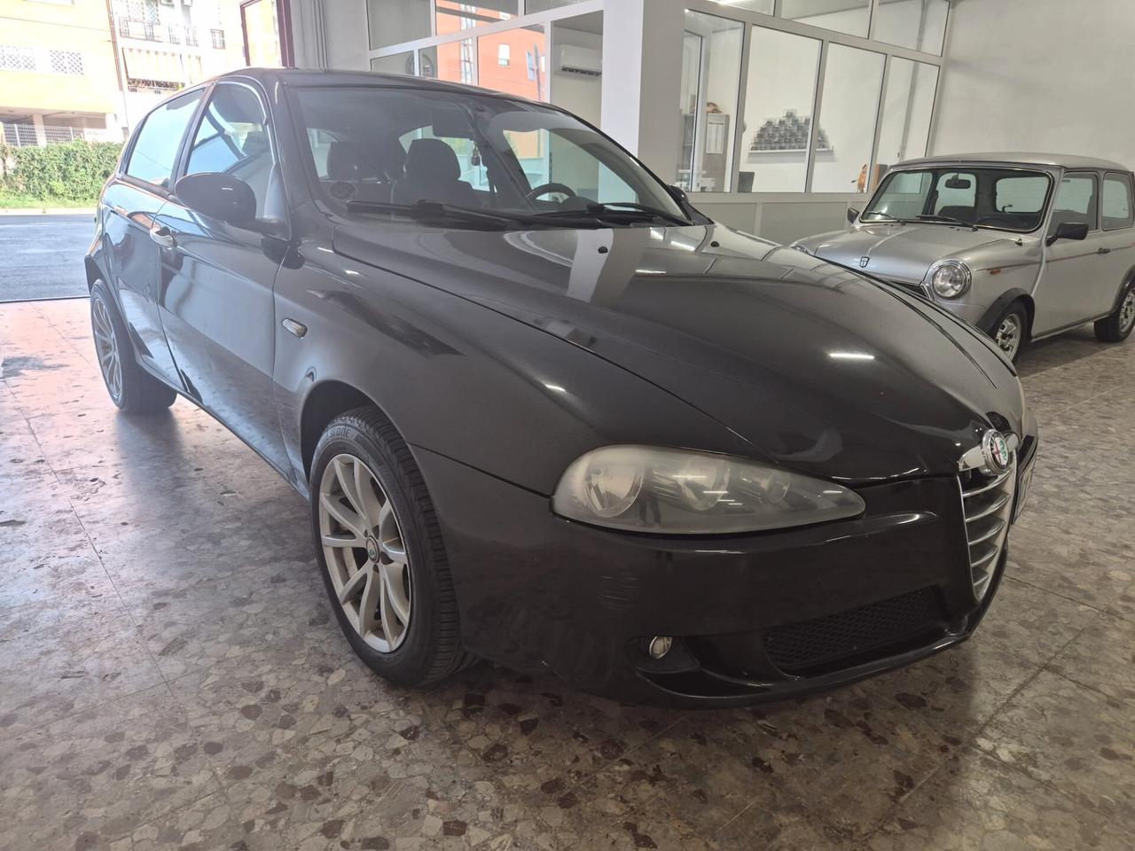 Alfa Romeo 147 1.9 jtd Distinctive 115cv 5 PORTE DISTRIBUZIONE E FRIZIONE FATTE BUONO STATO GENERALE