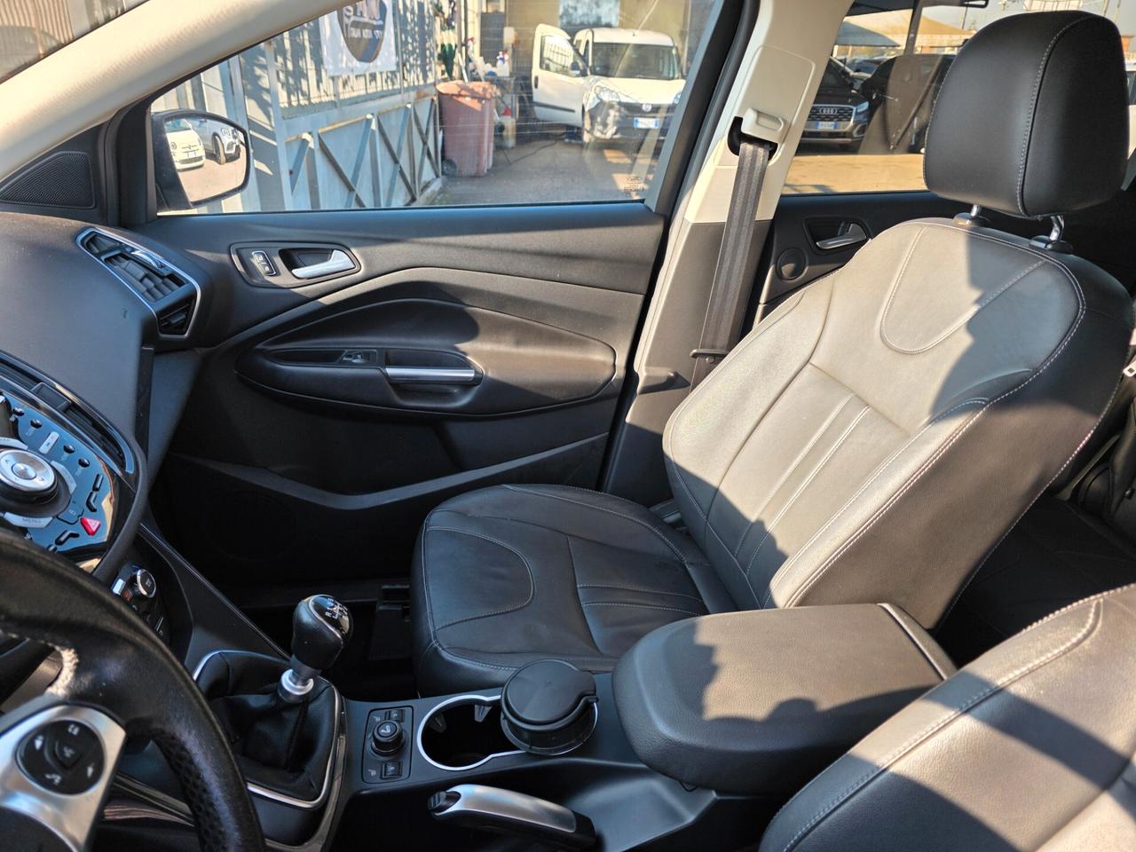 Ford Kuga 2.0 TDCI 140 CV 4WD Powershift Titanium