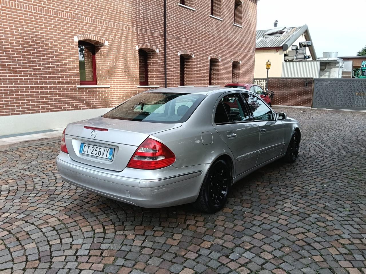 Mercedes-benz E 220 CDI cat Elegance