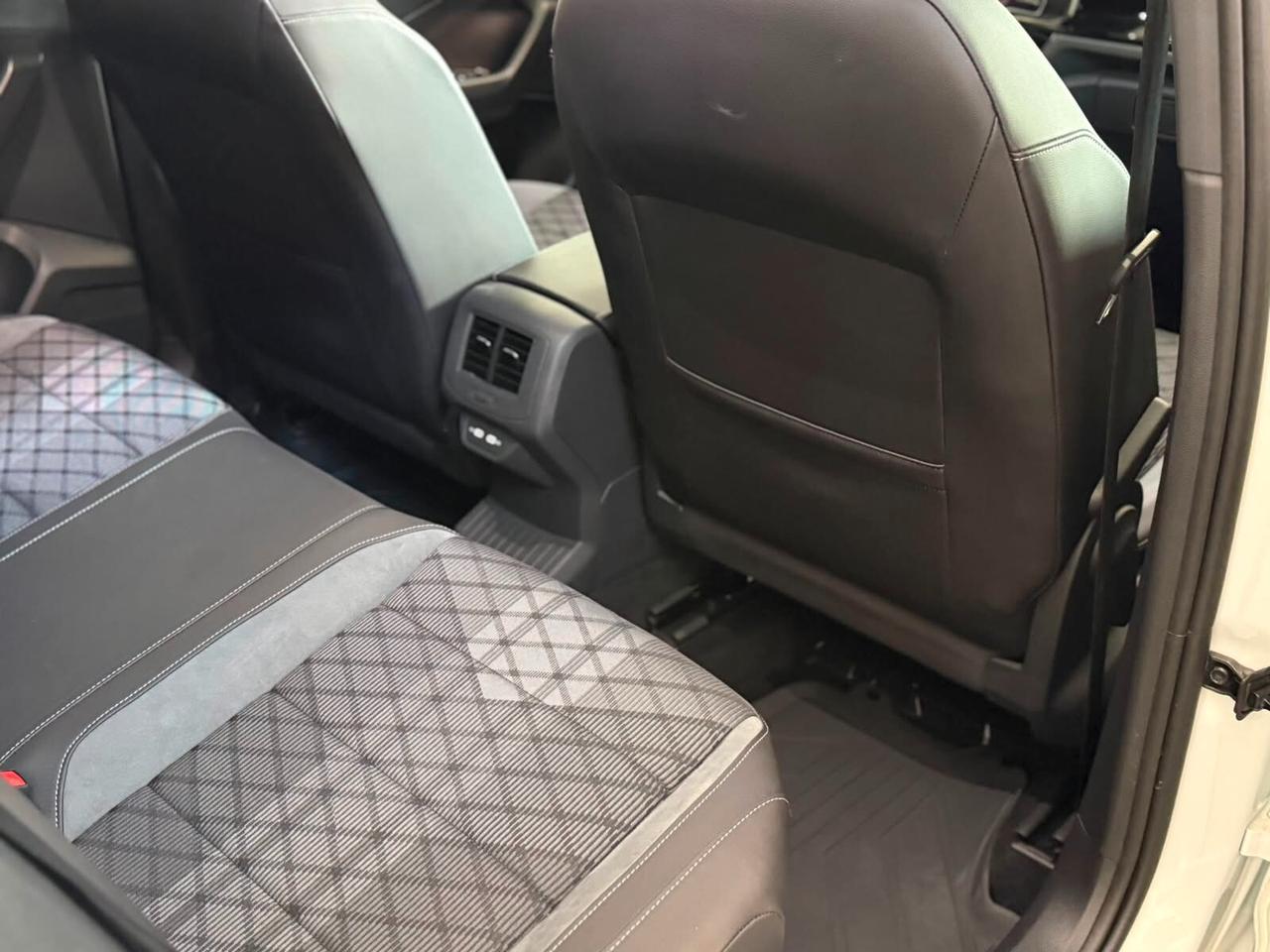 Volkswagen T-Roc 1.5 TSI ACT DSG R-Line