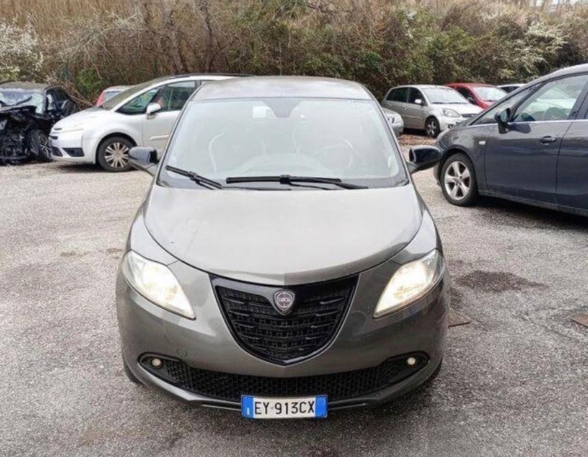 Lancia Ypsilon 0.9 TwinAir 85 CV 5 porte Metano Ecochic Elle