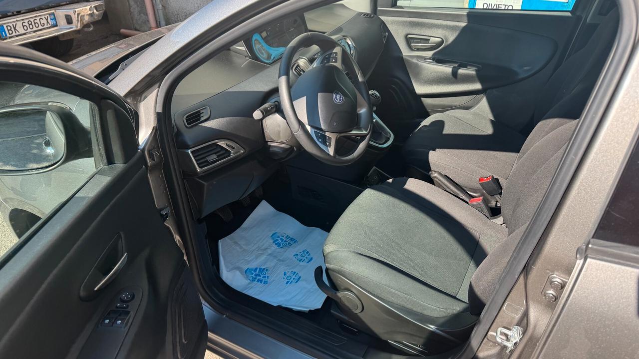 Lancia Ypsilon 1.2 69 CV 5 porte S&S Gold