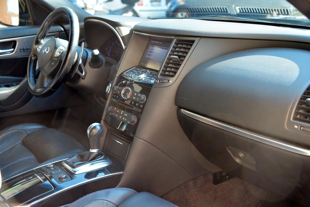 Infiniti QX70 3.0 diesel V6 AT S