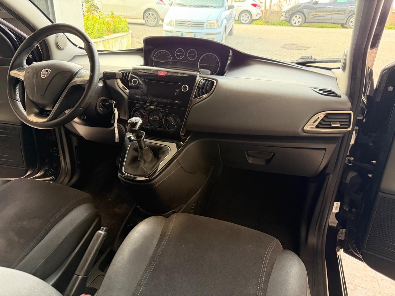 Lancia Ypsilon 1.2 69 CV 5 porte 2015