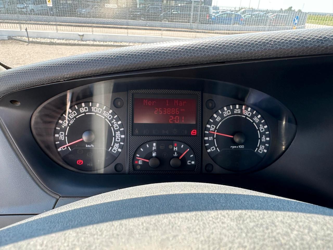 Iveco Daily 35/E4 ribaltabile trilaterale con gru
