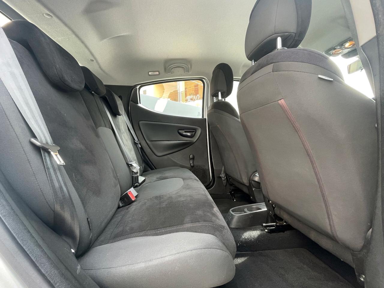 Lancia Ypsilon 1.2 69 CV 5 porte S&S Silver
