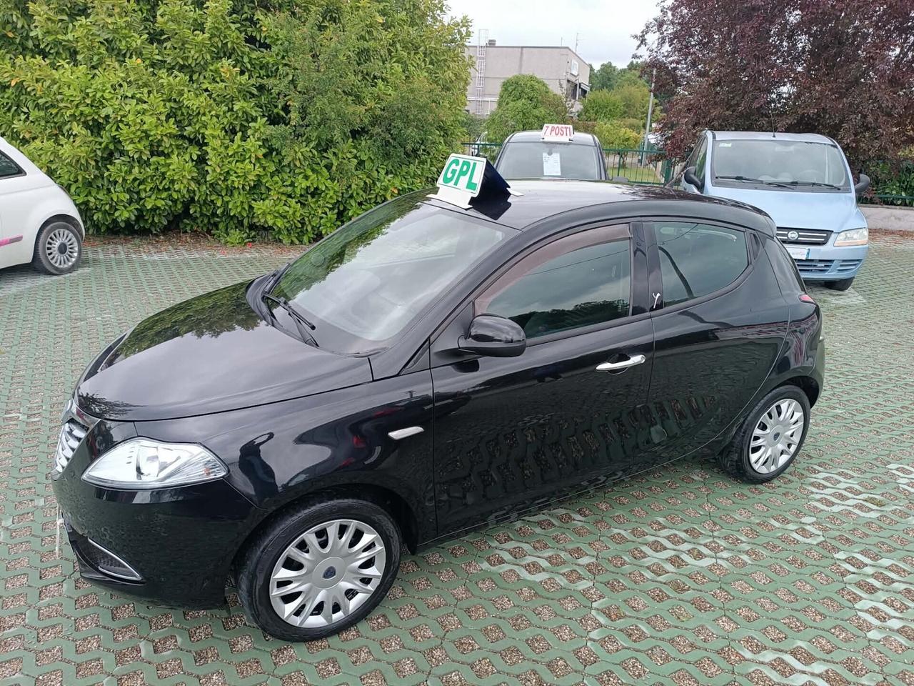 Lancia Ypsilon 1.2 69 CV 5 porte GPL Ecochic Silver